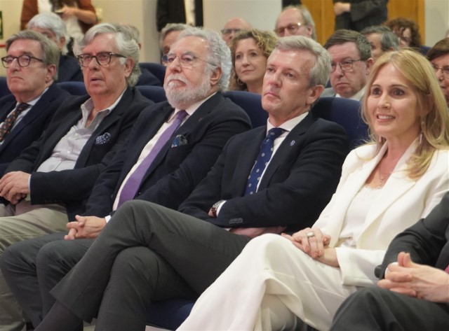 Santalices destaca o papel fundamental dos economistas na orientación das decisións públicas e privadas